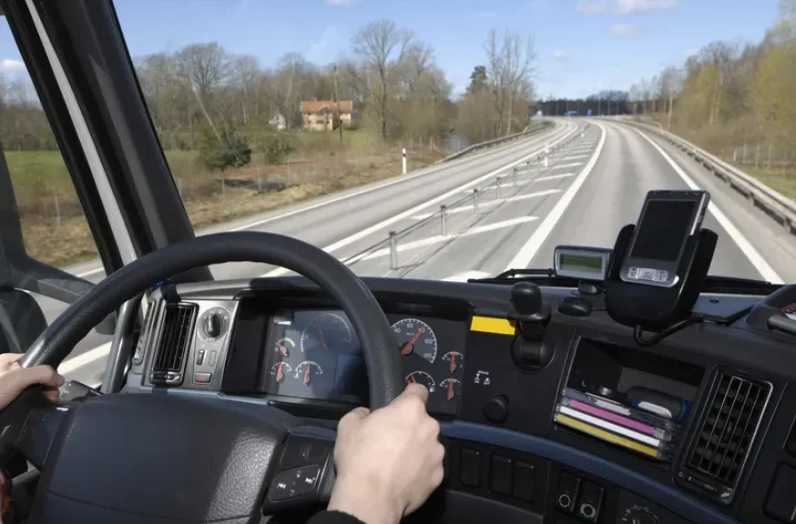 NOUA TAXARE RUTIERĂ, CONTESTATĂ ÎNAINTE DE 1 OCTOMBRIE Transportatorii cer amânarea sancțiunilor