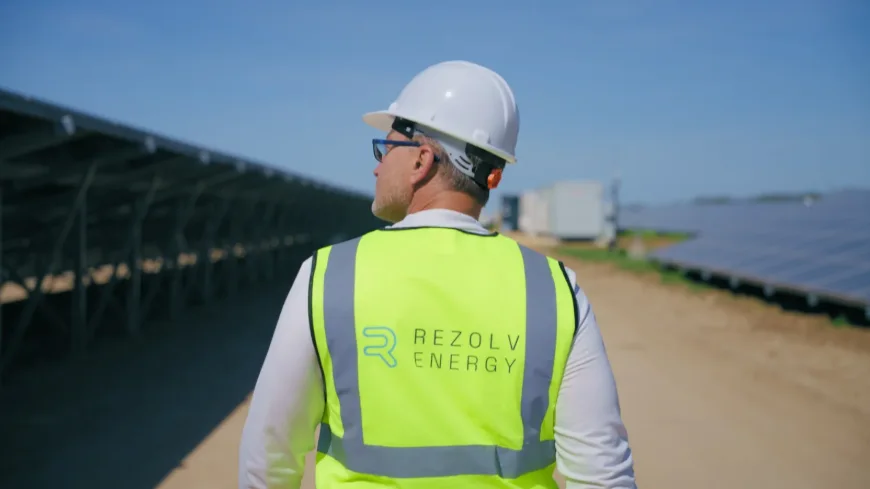 Investiție de 561 de milioane de euro în România. La Arad începe construcția unui parc fotovoltaic uriaș