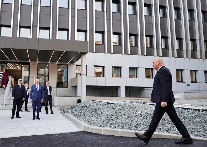 Ilie Bolojan: Doar opt dintre cele 19 spitale prevăzute prin PNRR au fost finalizate