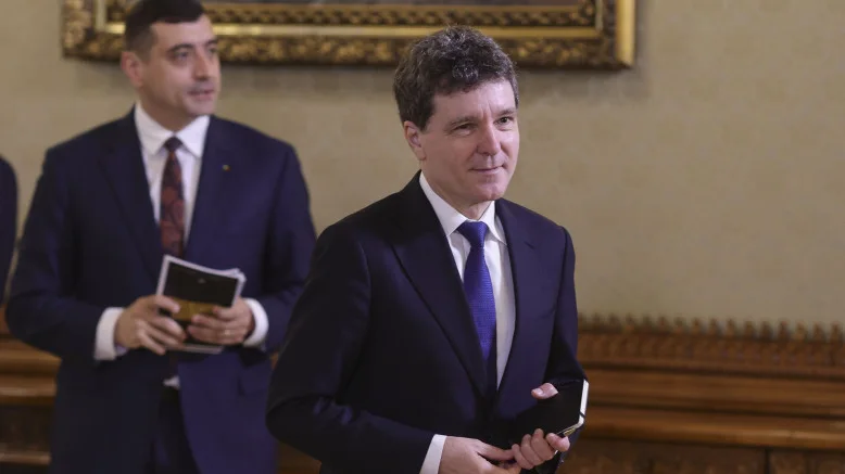 GEORGE SIMION, MESAJ DUR DUPĂ REFUZUL PSD DE A-L SUSPENDA PE NICUȘOR DAN: „SĂ LE MULȚUMIȚI PENTRU CE VA URMA!”