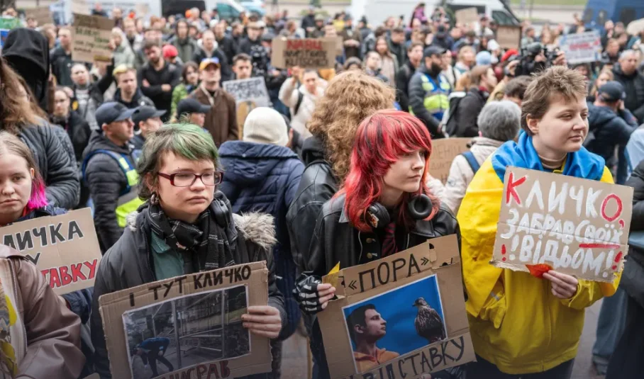 Protest la Kiev: sute de oameni cer demisia lui Kliciko înaintea iernii