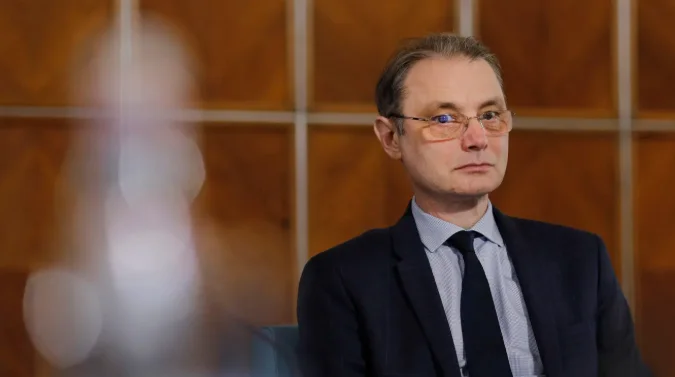 NEGOCIERI COMPLICATE PENTRU NOUL GUVERN! LUCA NICULESCU NU AR URMA SĂ-ȘI PREZINTE CABINETUL PÂNĂ JOI